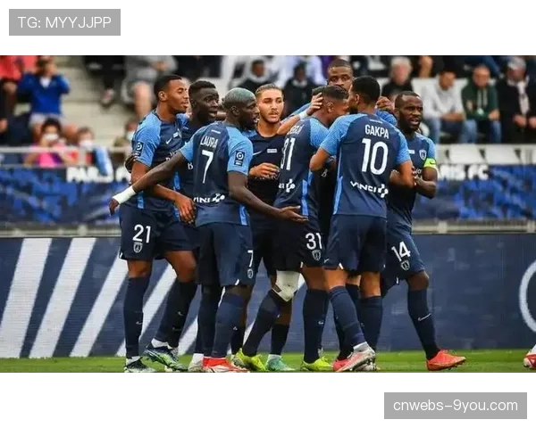 升班马巴黎FC以35分稳居中游，主场迎战摩纳哥